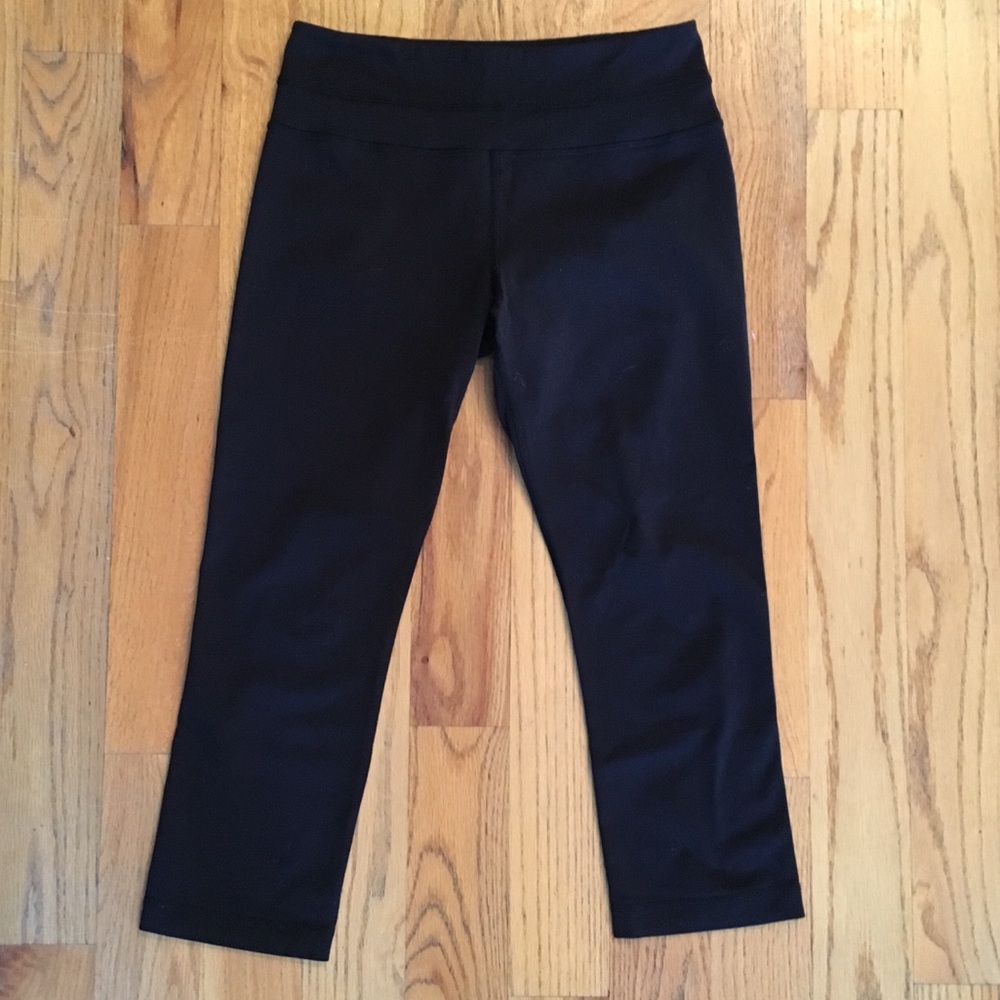 🍋LULULEMON🍋 Black Capri Leggings